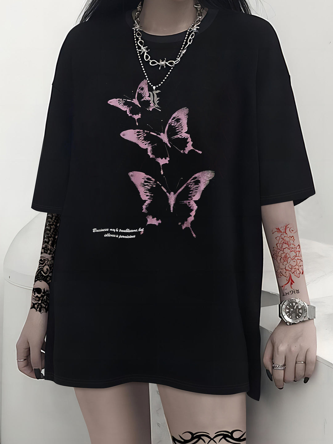 Damen T-Shirt mit kreativem Katzenmotiv und verspielter Schleife R&B