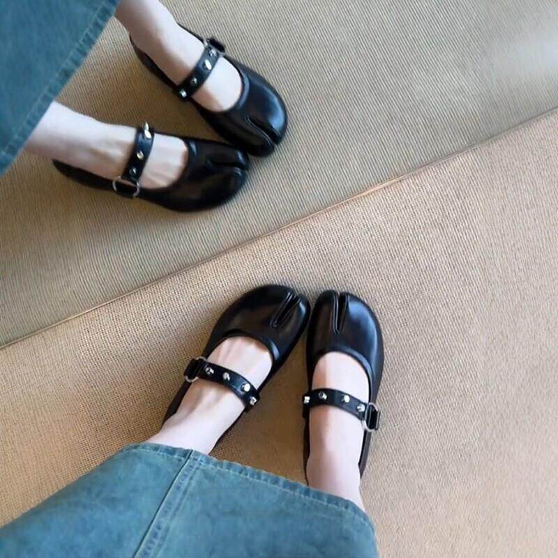 Damen Ballerinas mit dekorativen Nieten und komfortablem Riemchen