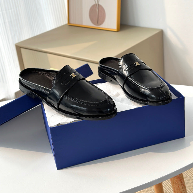 Damen Mokassin-Pantoletten mit elegantem Lackleder und modischem Schmuckdetail