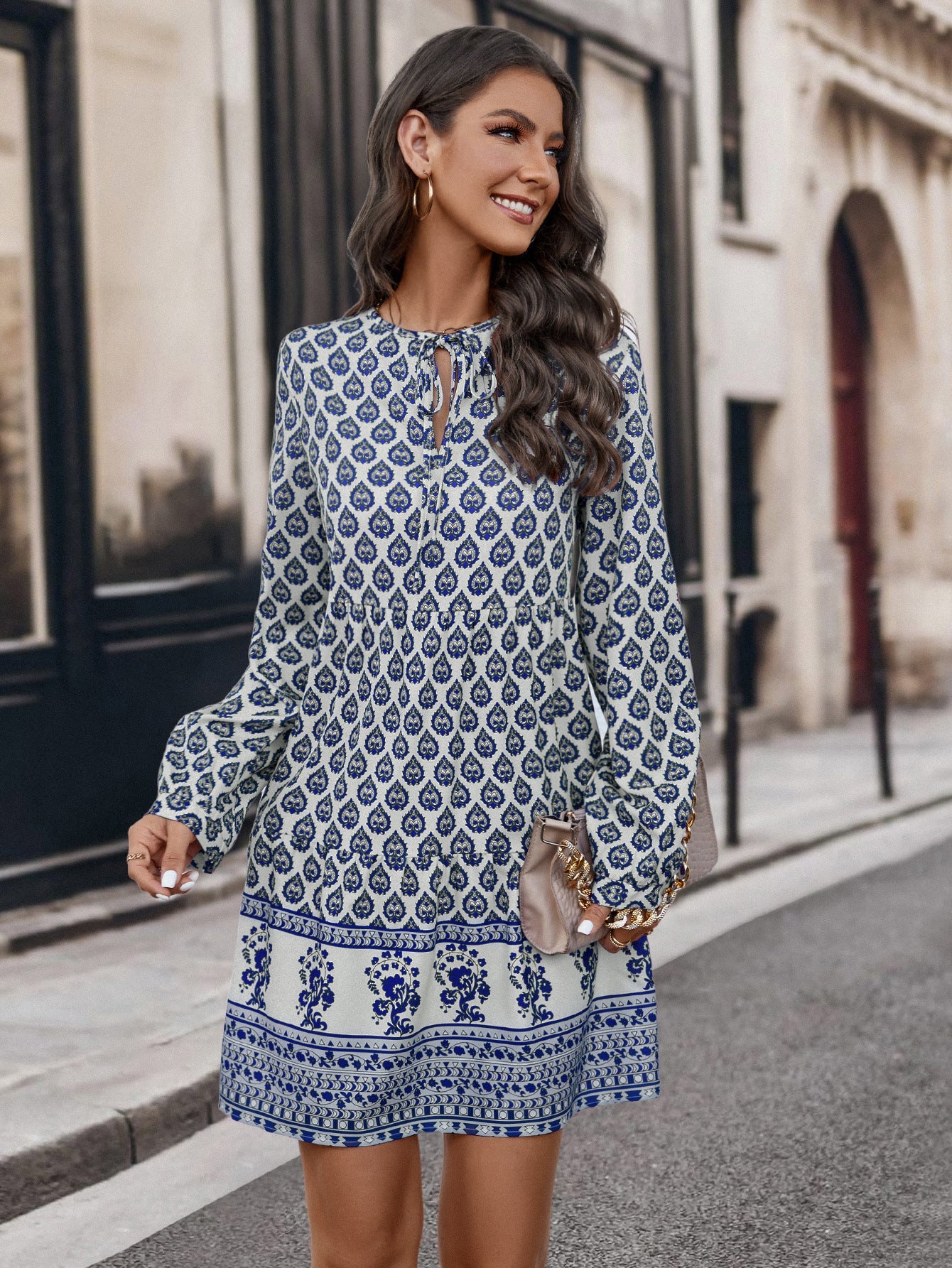 Damen romantisches Kleid mit detailverliR&Btem Print und langen Ärmeln R&B
