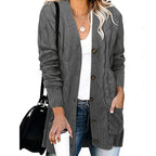 Damen Strickjacke mit kunstvollem Zopfmuster und praktischen Taschen