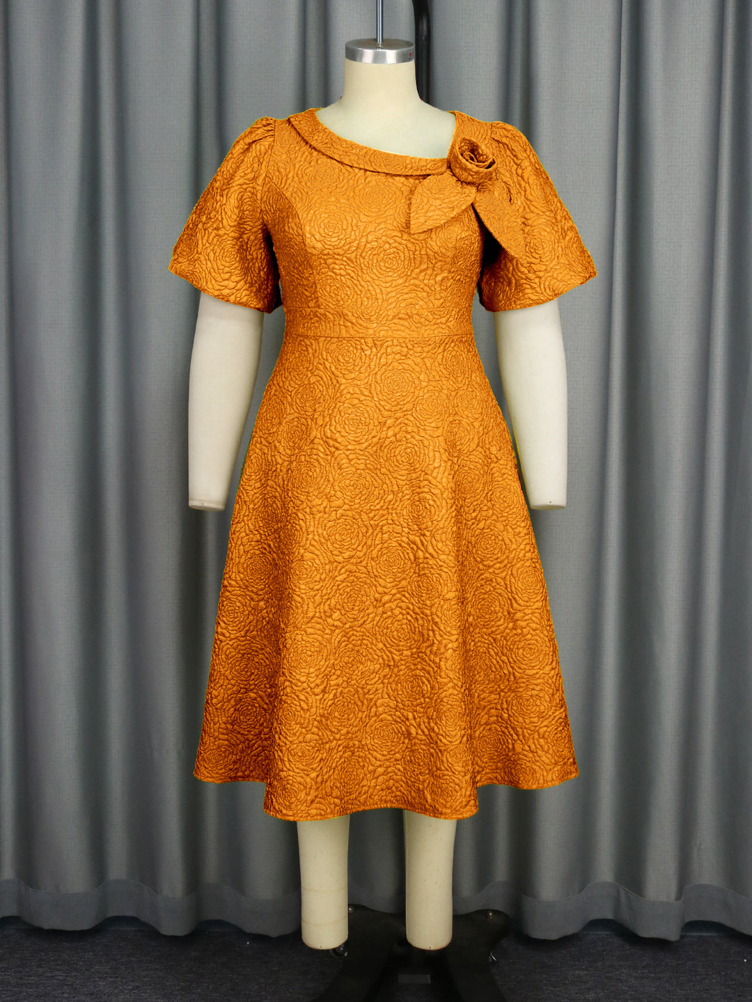 Damen Freizeitkleid mit floralem Strukturmuster R&B