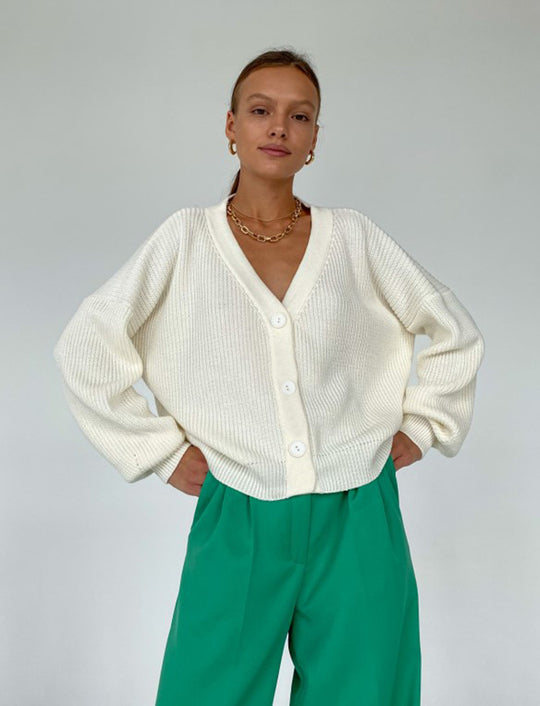 Damen kuschelige Strickjacke mit umschlagbaren Ärmeln und modischen Knopfdetails R&B
