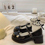 Damen Süße Mary Jane Schuhe mit herzförmigem Detail und dekorativem Rüschensocke R&B