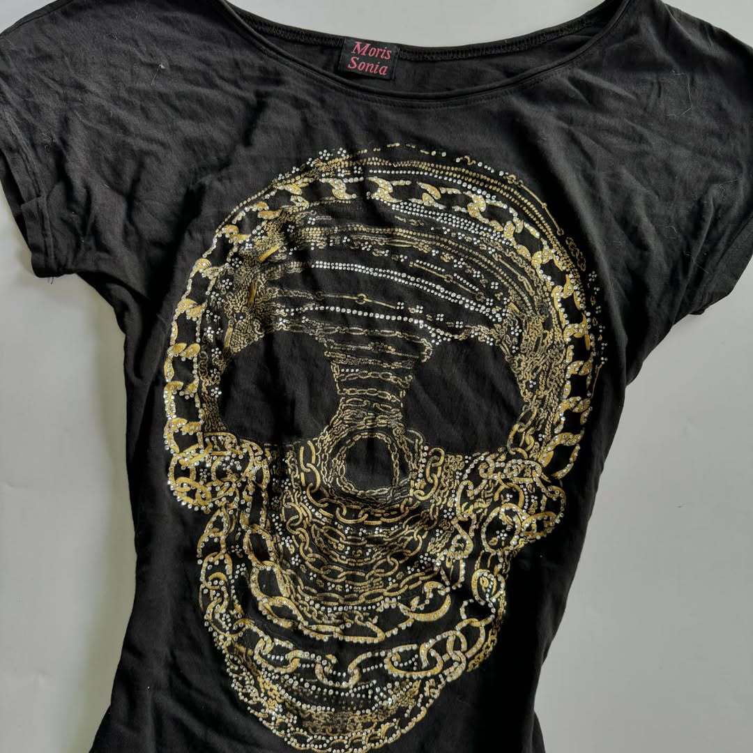 Damen T-Shirt mit schickem Skelettmotiv und Glitzerakzenten