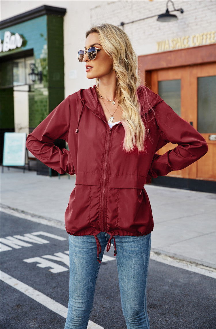 Damen leichte und atmungsaktive Windbreaker-Jacke mit verstellbarem Kapuzenkragen R&B