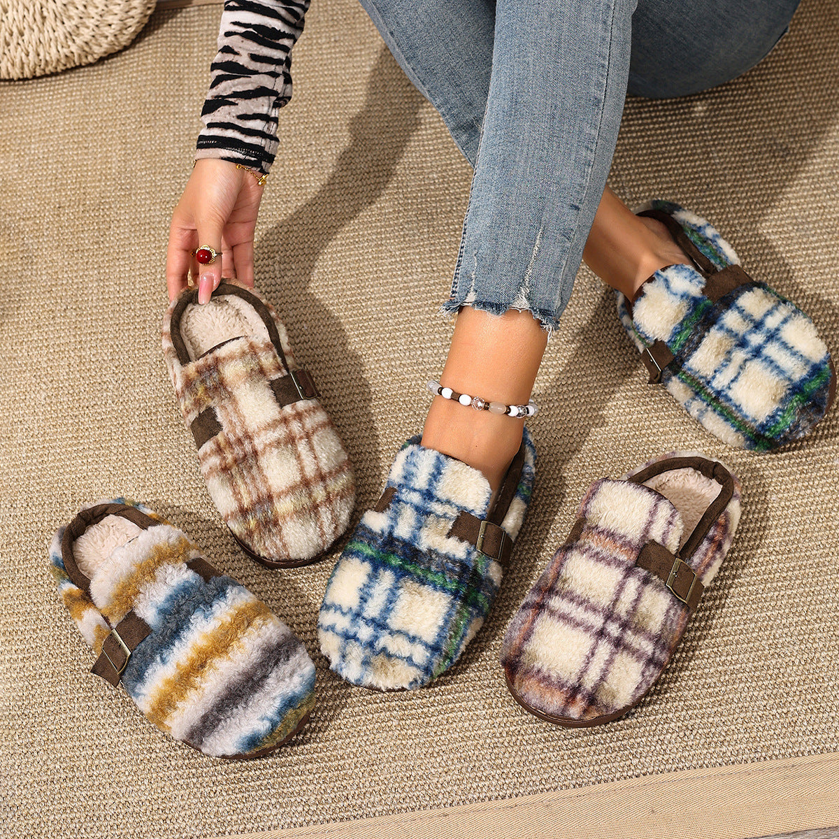 Damen Warme Hausschuhe mit Karomuster und bequemer Sohle R&B
