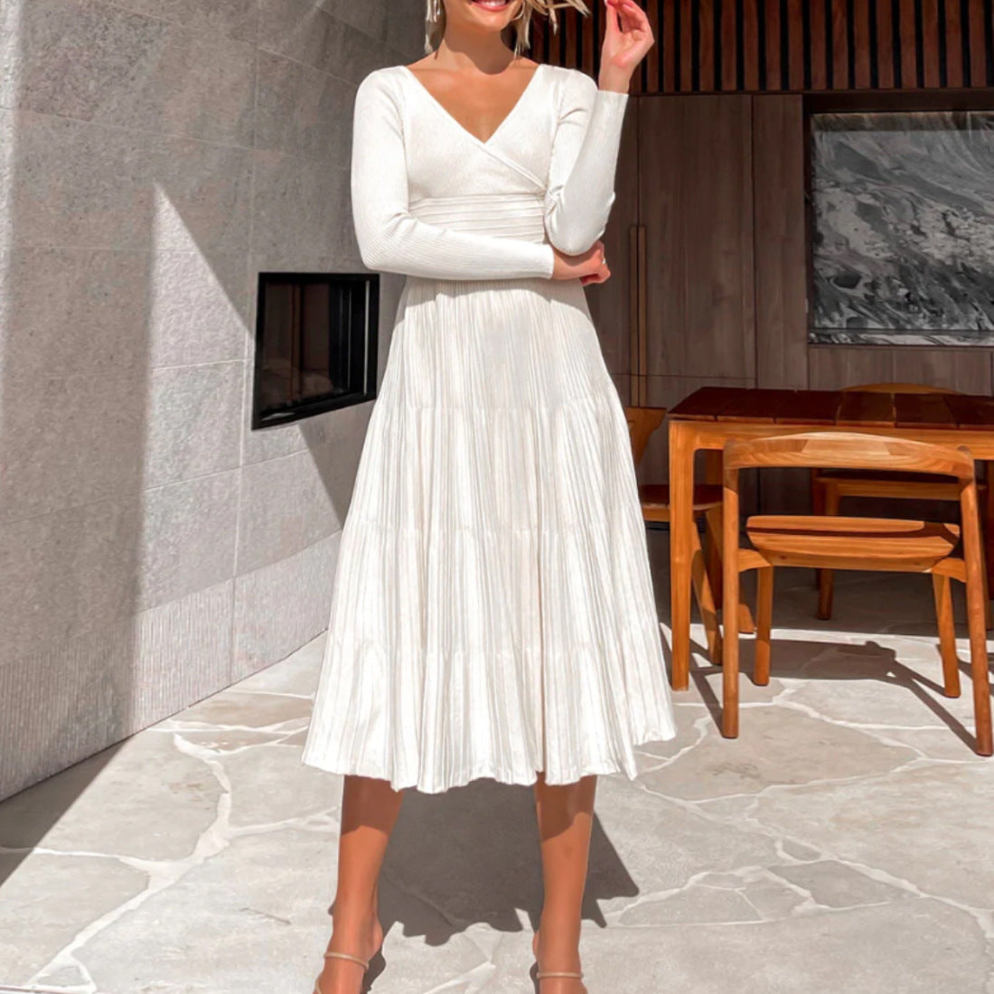 Damen Elegantes Wickelkleid mit plisséierten Details R&B