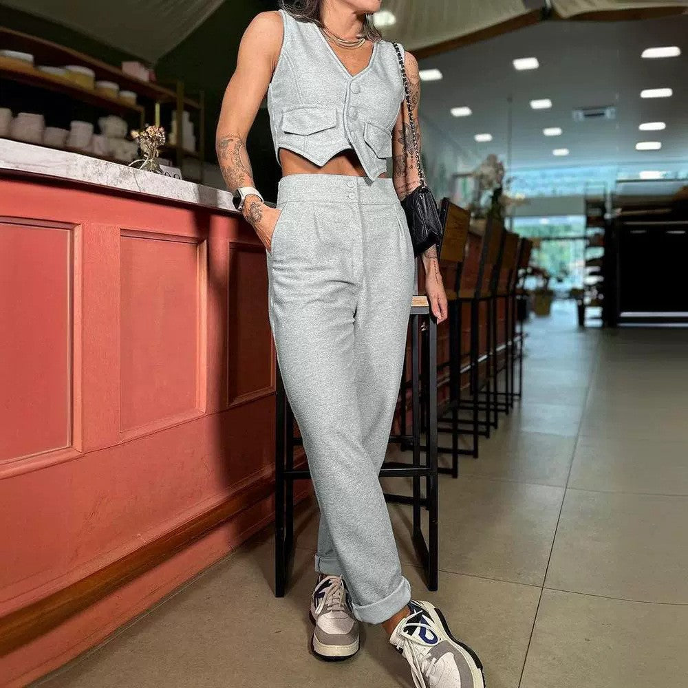 Damen Zweiteiler mit trendy Cut-Out und Knopfdetails R&B