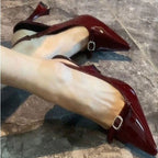 Damen elegante Slingback-Pumps mit glanzvoller Lackoberfläche und funkelndem Schmuckdetail R&B