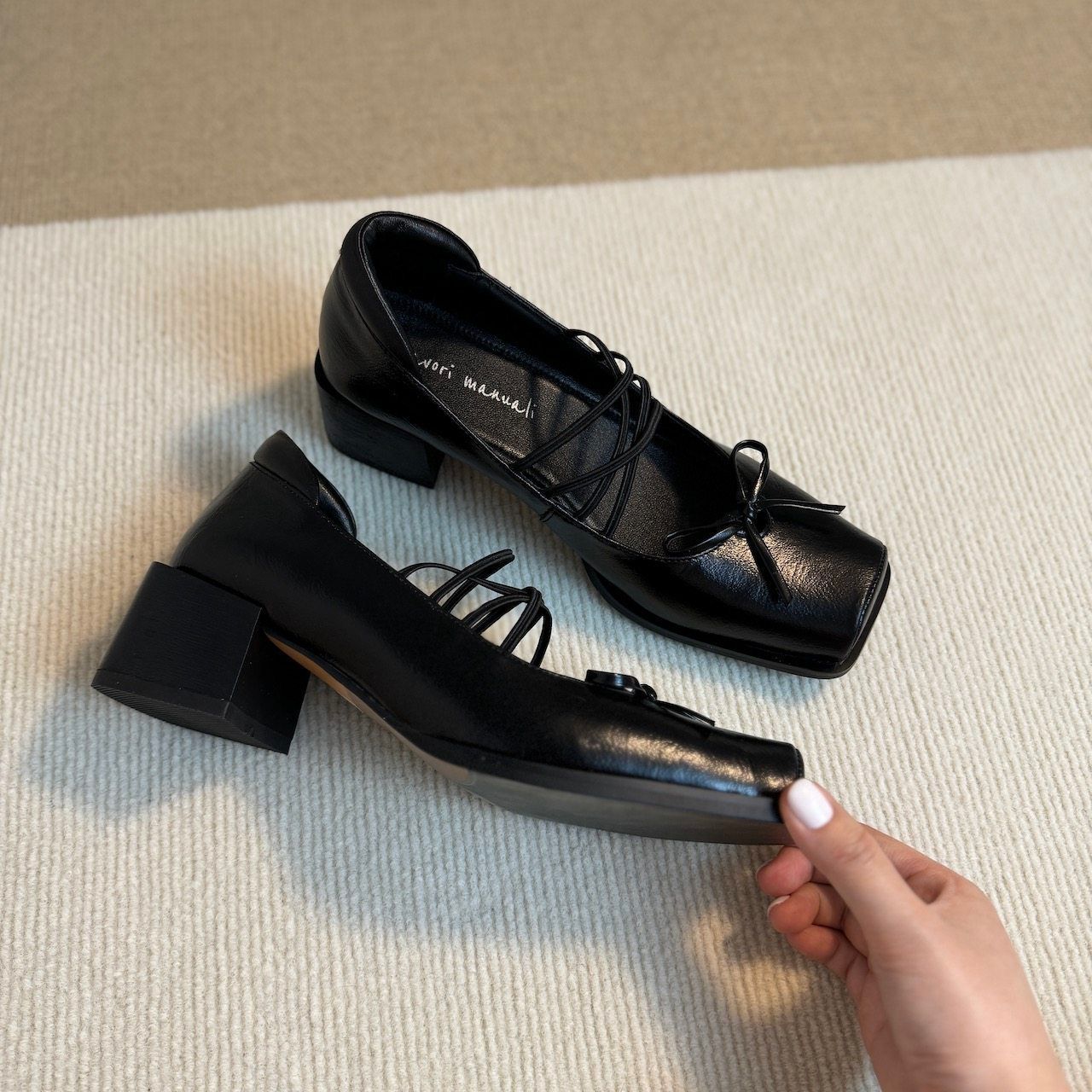 Damen Ballerinas mit dekorativen Schleifen und hochwertiger Metallic-Oberfläche