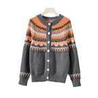 Damen Strickjacke mit aufwendigen geometrischen Mustern und nachhaltigem Material