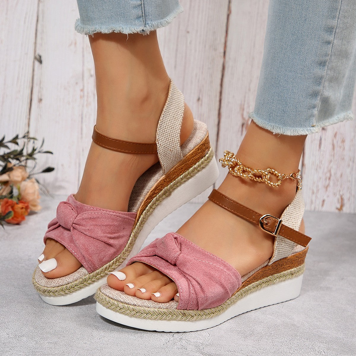 Damen Wedge-Sandalen mit raffiniertem Knoten-Detail und komfortablem Fußbett R&B