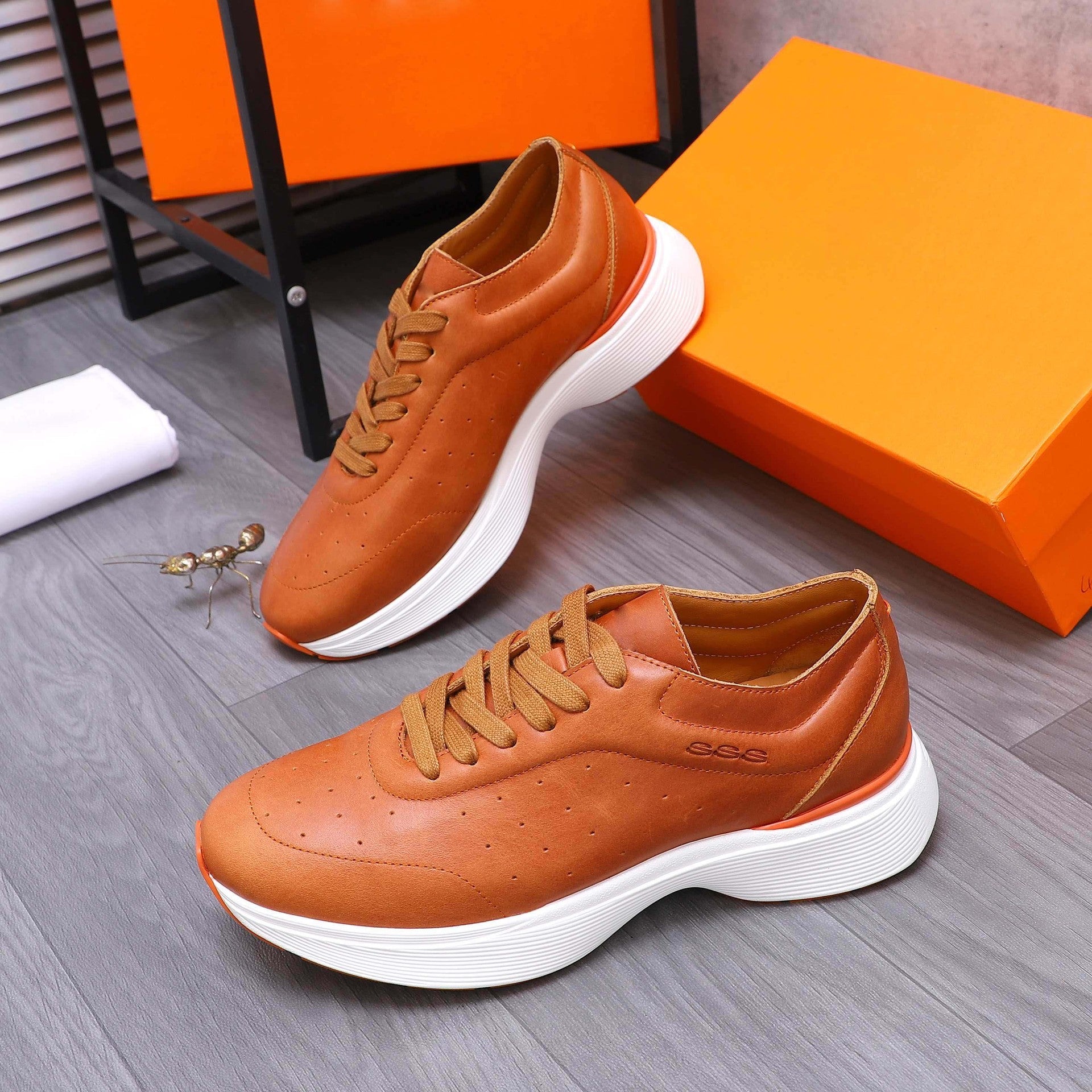 Damen Komfortable Sneakers mit atmungsaktiver Oberflächenstruktur und dämpfender Sohle R&B