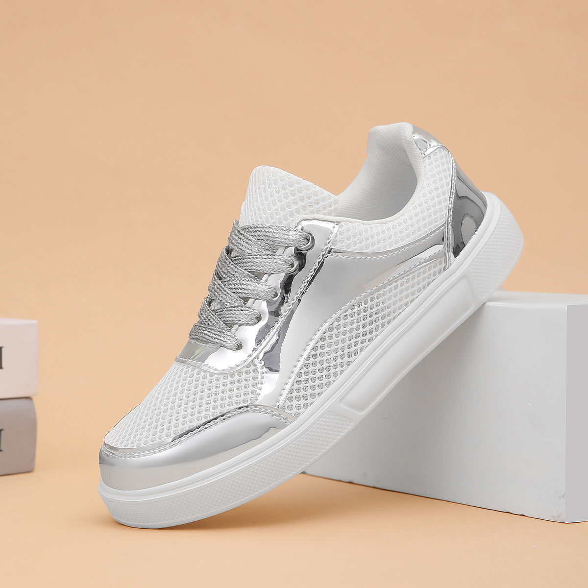 Damen Sportliche Sneakers aus atmungsaktivem Mesh mit glänzenden Akzenten