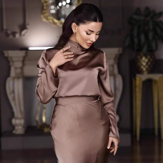 Damen Elegantes bodenlanges Kleid mit hochgeschlossenem Kragen und fließendem Schnitt R&B