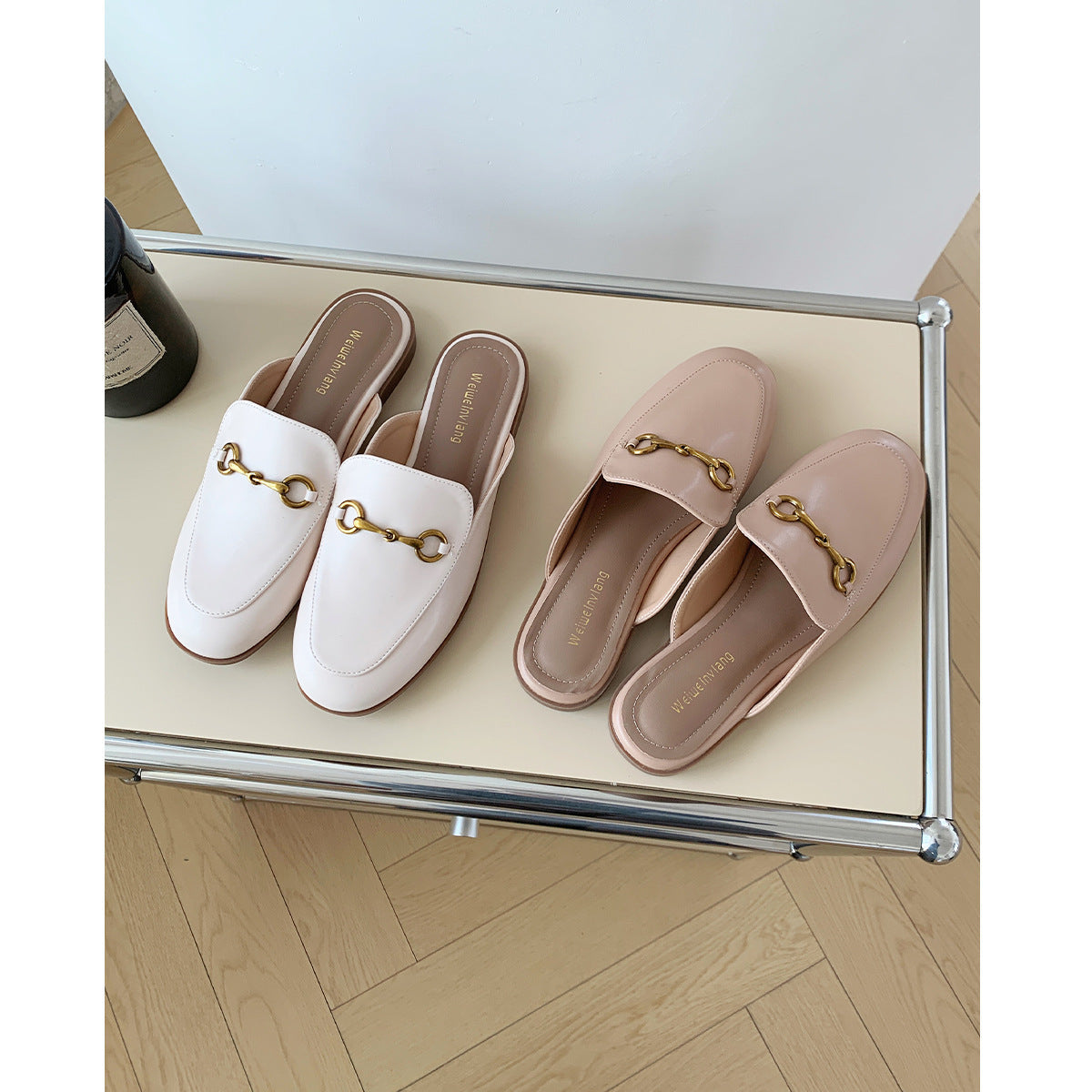 Damen modische Mules mit elegantem Schnallen-Detail