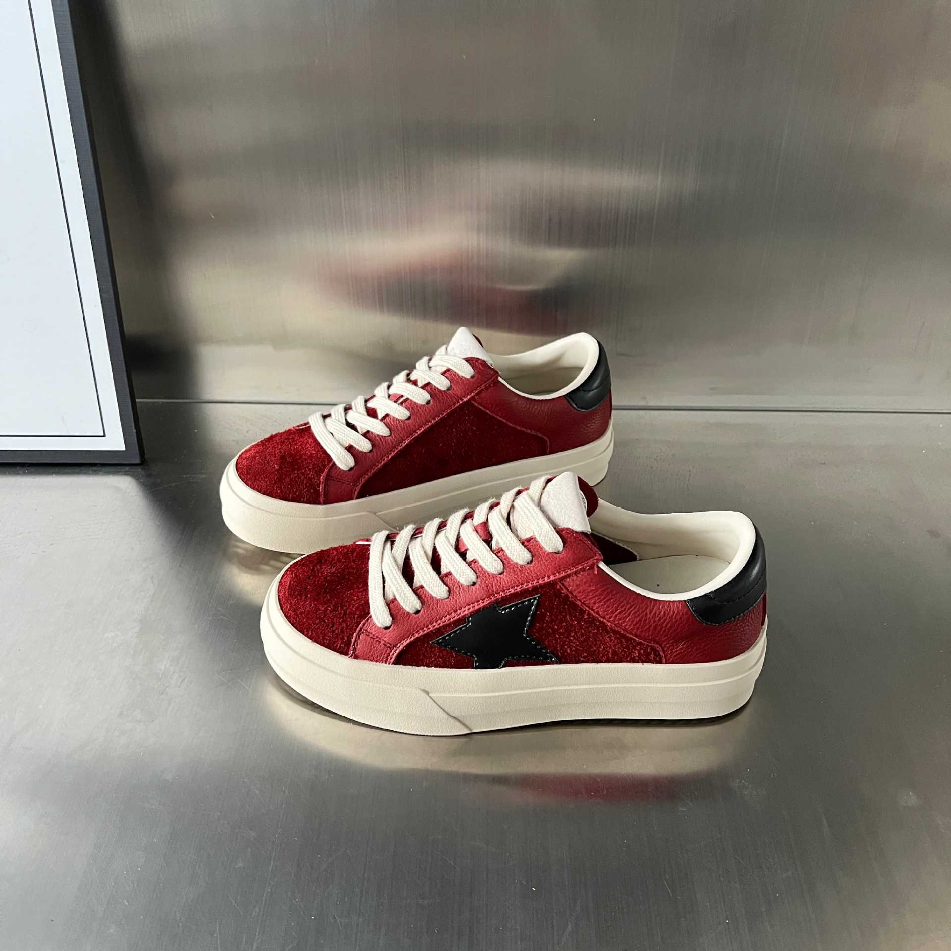 Damen Sportliche Sneaker aus veganem Wildleder mit atmungsaktiver Polsterung R&B