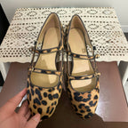 Damen Ballerina mit modischem Leopardenmuster und zweifachem Riemendesign