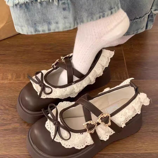 Damen Komfortable Plateau-Sandalen mit zarter Rüschendekoration und goldenen Schnallen R&B