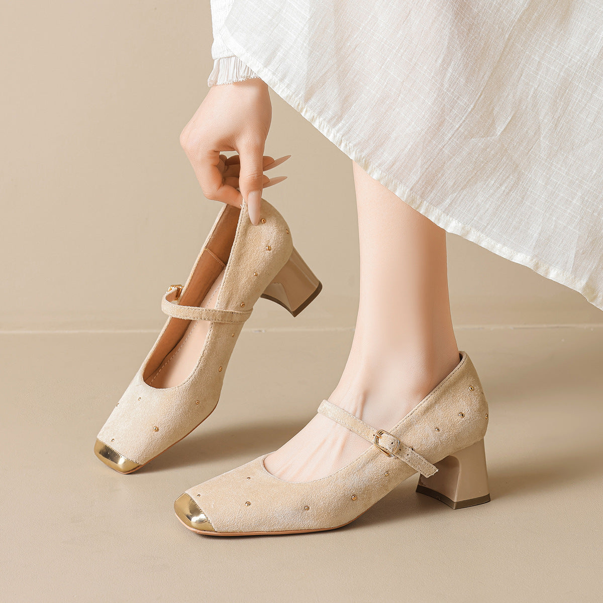 Damen Pumps mit elegantem Riemchen und funkelnden Strassapplikationen
