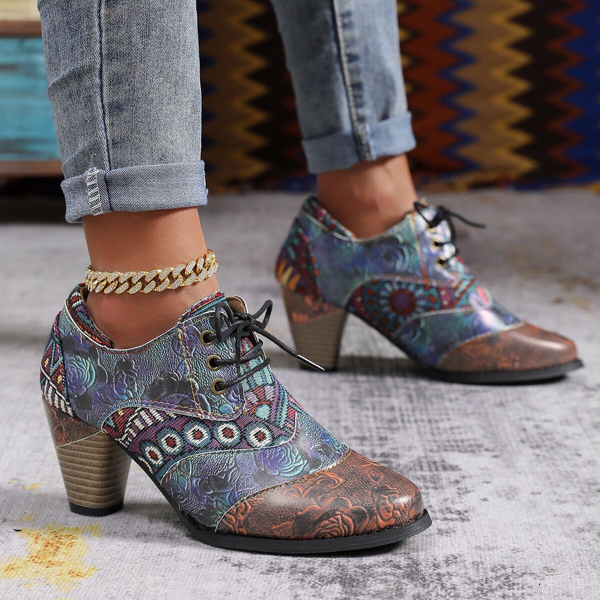 Damen Schuhwerk mit floralem Design und robustem Blockabsatz R&B