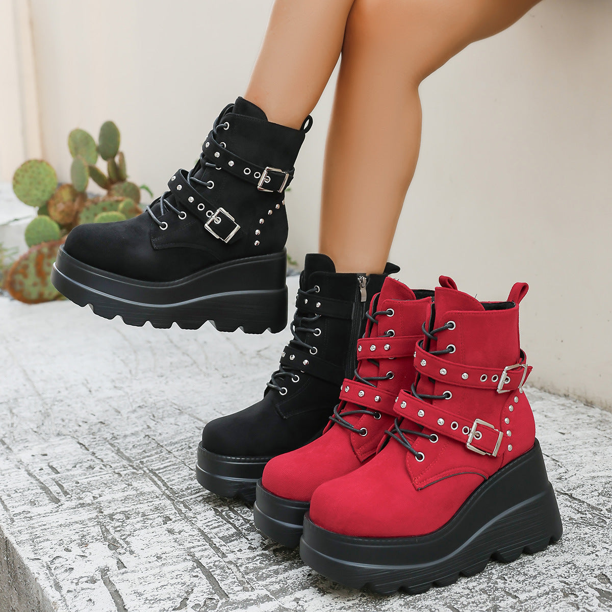 Damen Wedge-Stiefel mit modischen Schnallen und robustem Plateau R&B