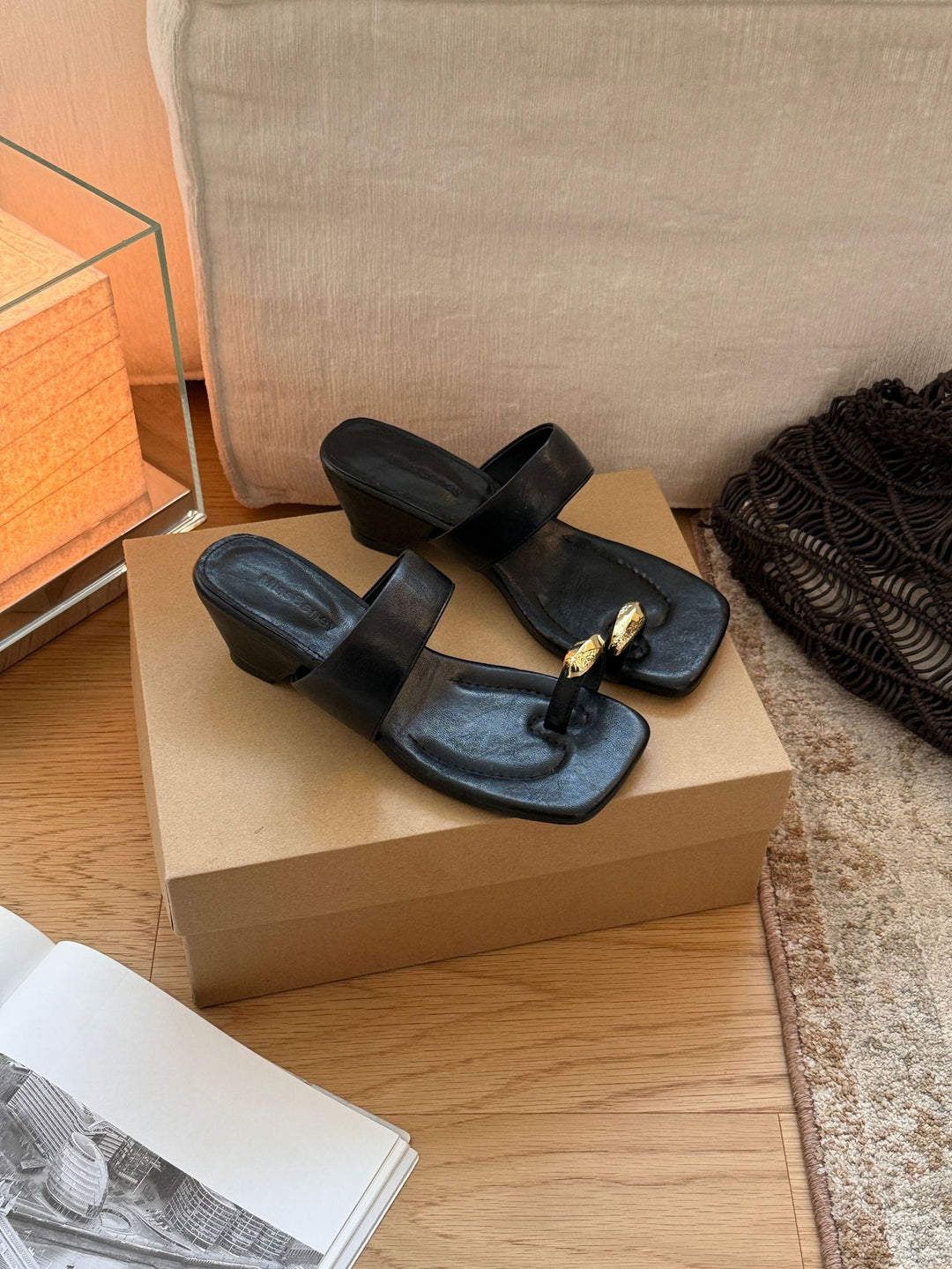 Damen Komfortable Mules mit eleganter Schnalle R&B