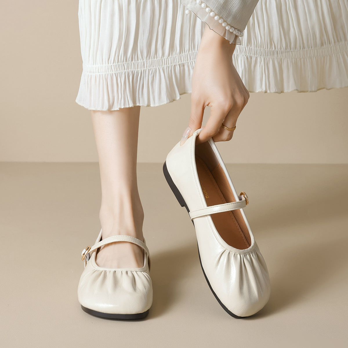 Damen Ballerinas mit modischem Riemchen und eleganter Faltenoptik
