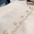 Damen Strickjacke mit dekorativen Perlenknöpfen und zarter Rippstruktur R&B
