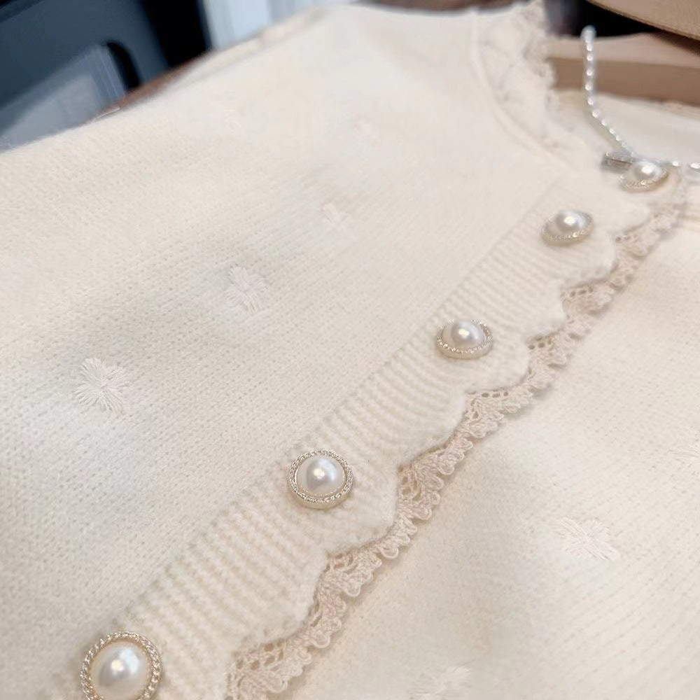 Damen Strickjacke mit dekorativen Perlenknöpfen und zarter Rippstruktur R&B