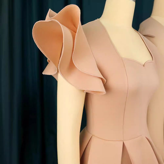 Damen Abendkleid mit voluminösen Rüschendetails R&B