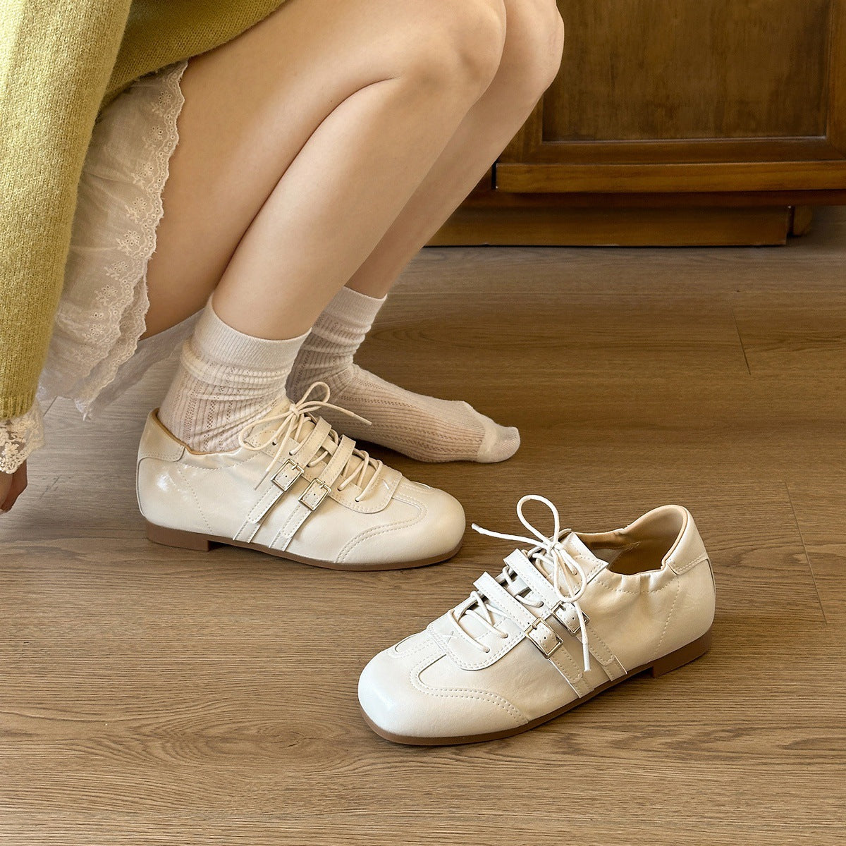 Damen Sportliche Lederschuhe mit modischen Schnürdetails