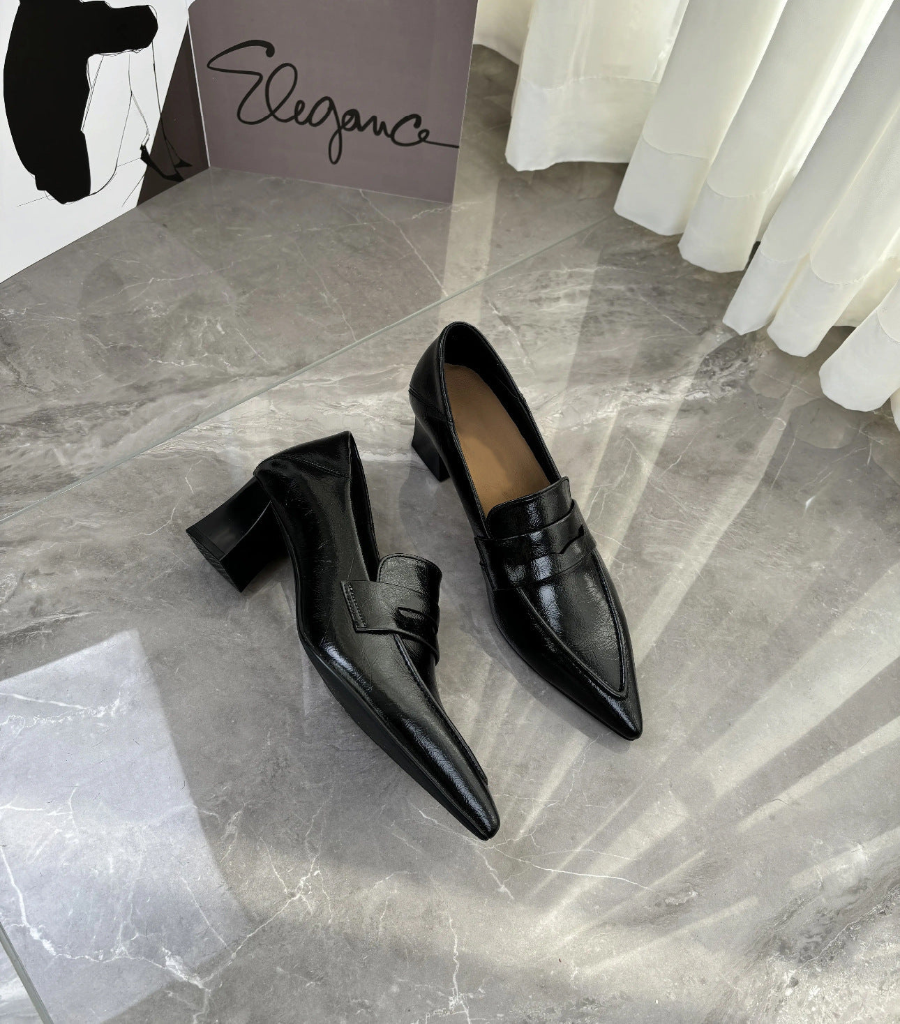 Damen elegante Slingback-Pumps mit spitz zulaufendem Design und dekorativem Riemen