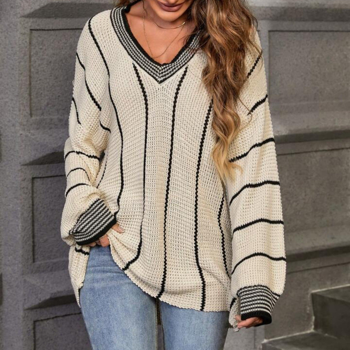 Damen grober Strickpullover mit eleganter V-Ausschnittgestaltung und modischem Streifenmuster