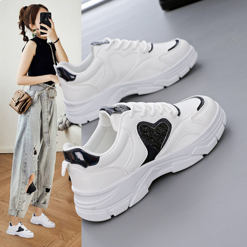 Damen Sportliche Sneakers mit glitzerndem Herz-Detail R&B