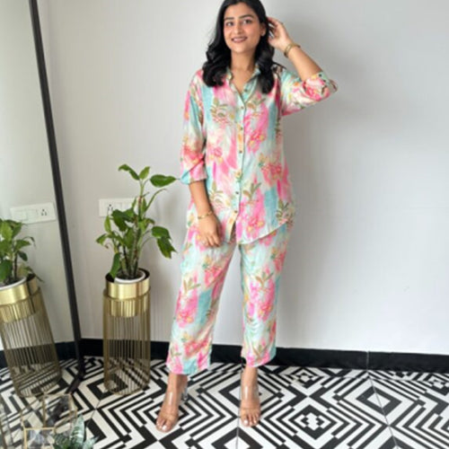 Damen luxuriöses Pyjama-Set mit floralem Design und knöpfbarem Oberteil R&B