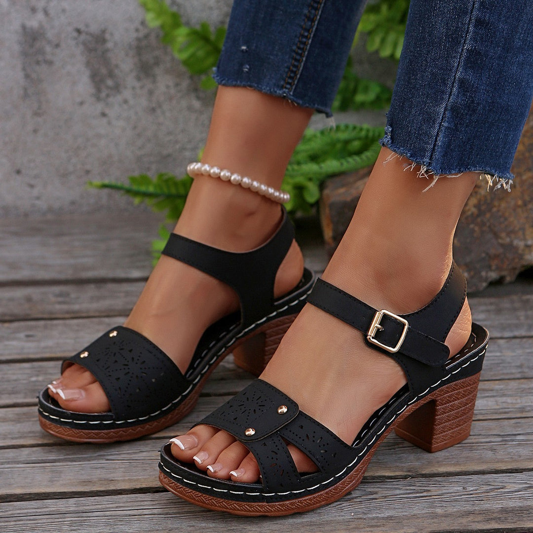 Damen Sandalen mit komfortablem Blockabsatz und dekorativem Lochmuster R&B