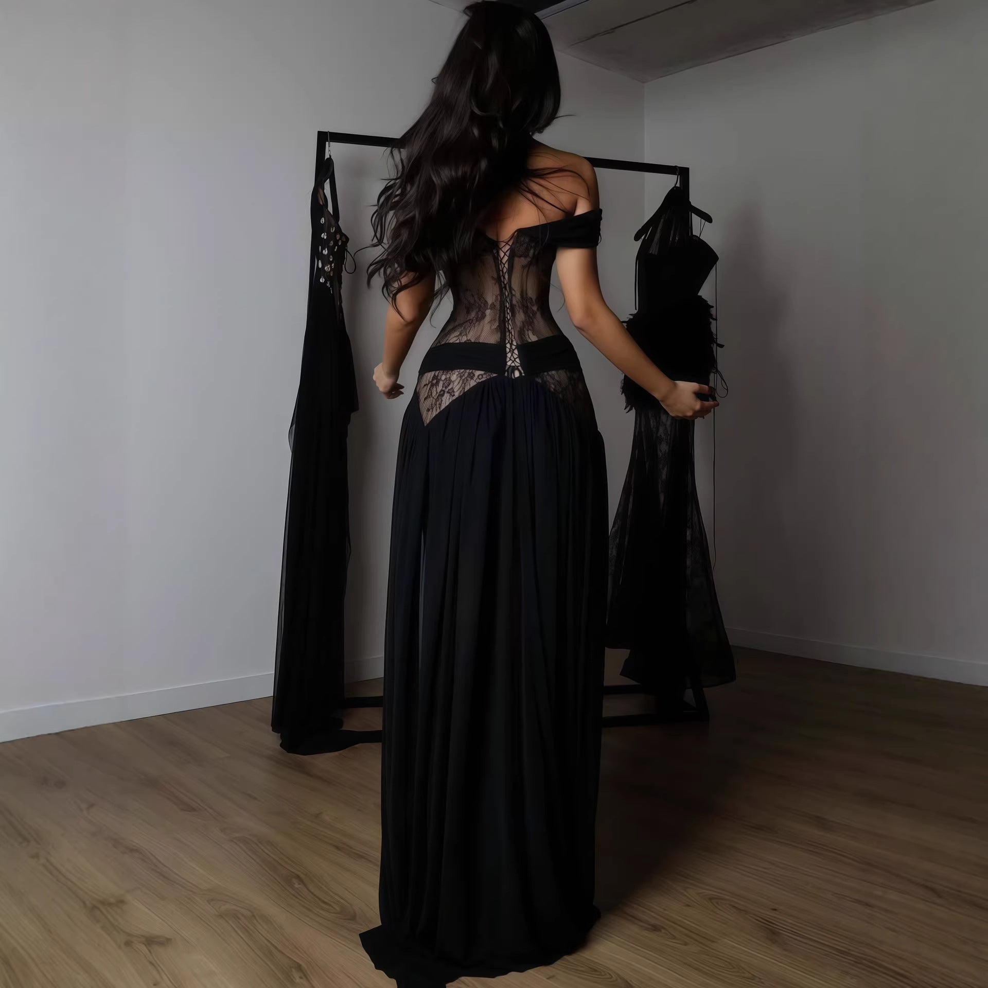 Damen Elegantes Spitzenkleid mit tiefem Schlitz und trägerlosem Schnitt R&B