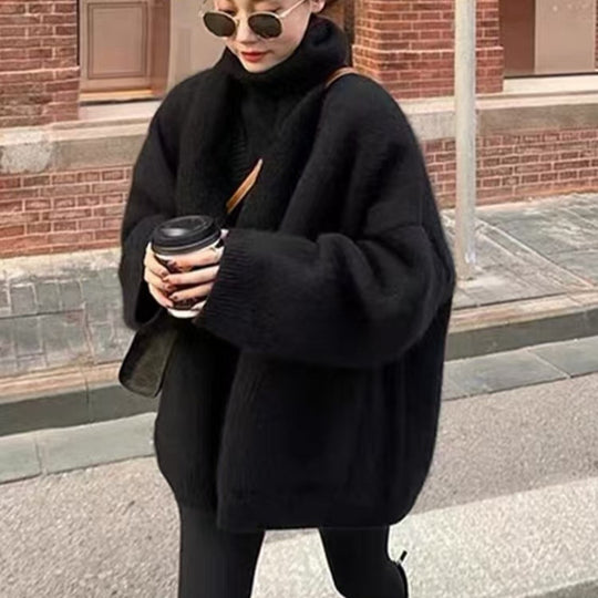 Damen Oversized Strickjacke aus hochwertigem Mohair-Mix mit tiefem V-Ausschnitt und praktischen Taschen R&B