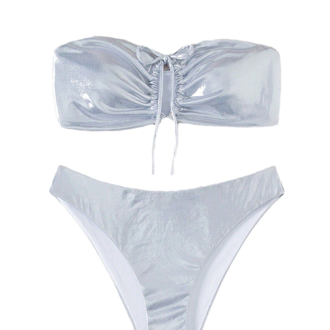 Damen Bandeau-Bikini mit glänzendem Oberteil und hohem Beinausschnitt R&B
