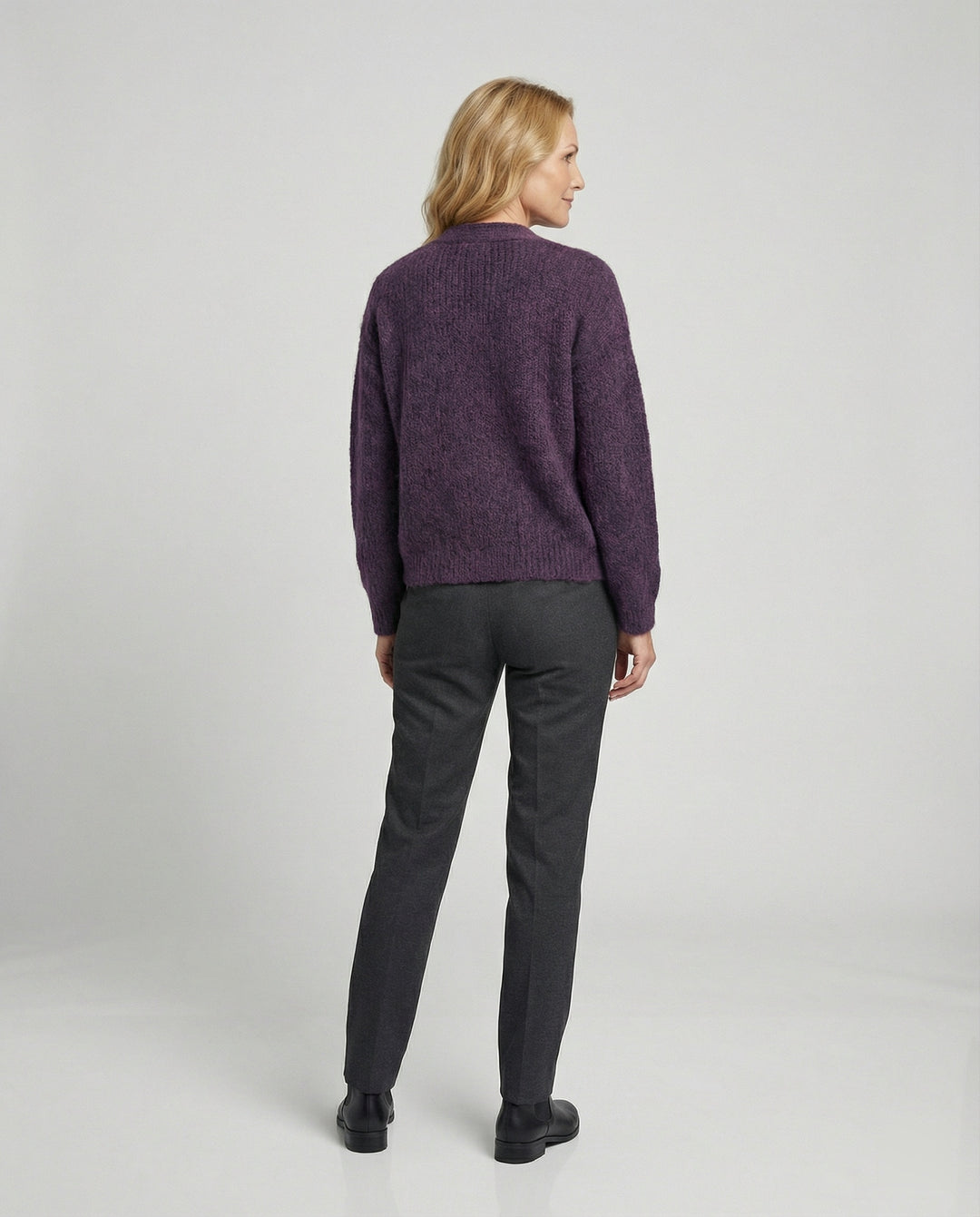 Damen legerer Kurzcardigan mit V-Ausschnitt gebürsteter Strickstruktur und dekorativer Holzknopfleiste R&B