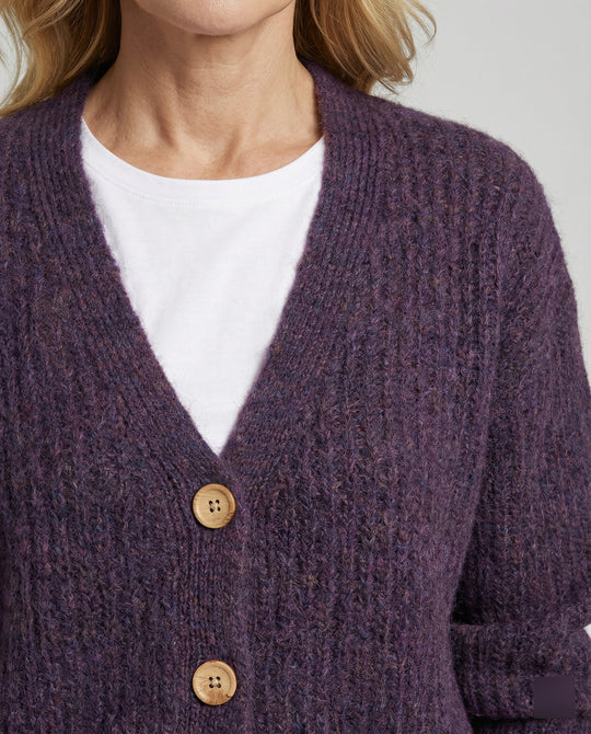 Damen legerer Kurzcardigan mit V-Ausschnitt gebürsteter Strickstruktur und dekorativer Holzknopfleiste R&B