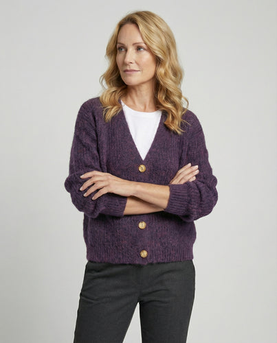 Damen legerer Kurzcardigan mit V-Ausschnitt gebürsteter Strickstruktur und dekorativer Holzknopfleiste R&B