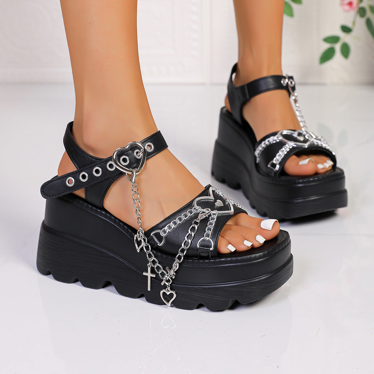 Damen Wedge-Sandaletten mit modischem Ketten- und Herzdesign R&B