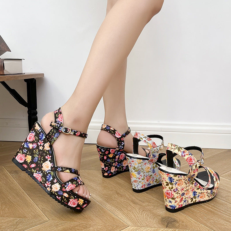 Damen Wedge-Sandalen mit floralen Mustern und komfortablem Fußbett R&B