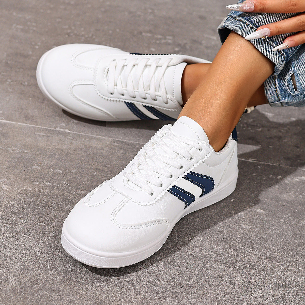 Damen Sportliche Sneakers mit modischen Designelementen R&B
