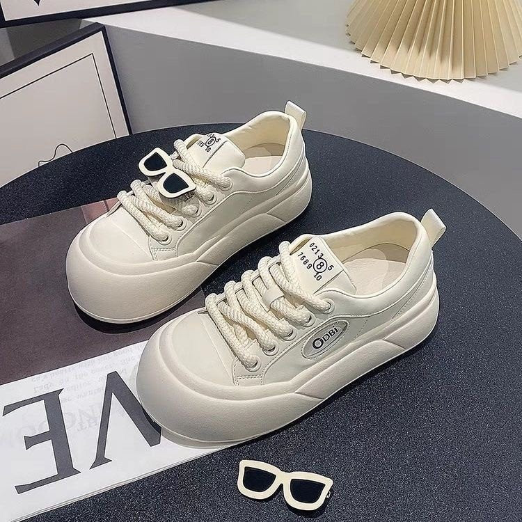 Damen modische Sneaker mit einzigartigen Details und hohem Tragekomfort