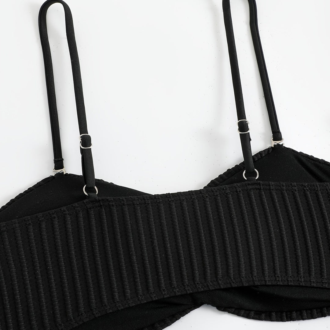 Damen Bikini Set mit elegantem Rüschen-Detail und modischen Kettenakzenten R&B