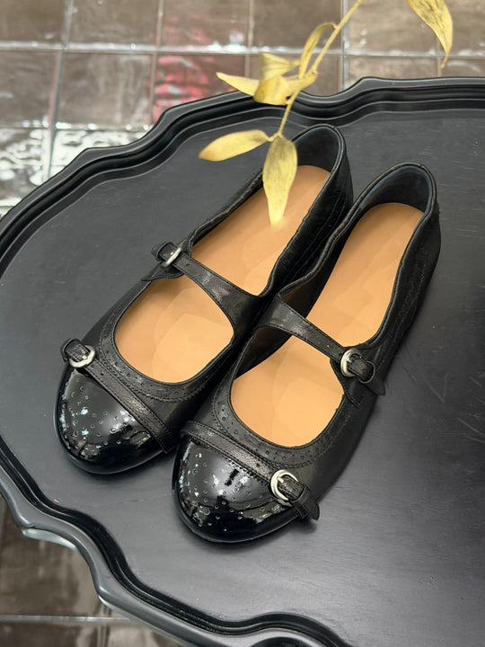 Damen elegante Ballerinas mit schimmerndem Riemchen und dekorativen Pünktchen R&B